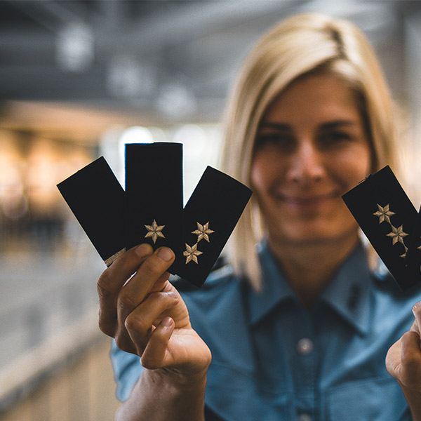 Das Polizei Rangabzeichen Patch: Symbole der Hierarchie, Disziplin und Ehre