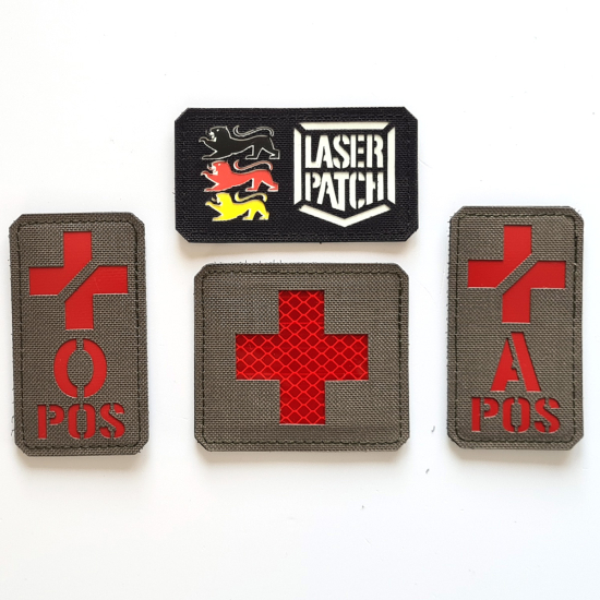 Vertikal Rotes Kreuz mit Blutgruppe - Medizinische Kennung - Lasercut Patch mit Klett
