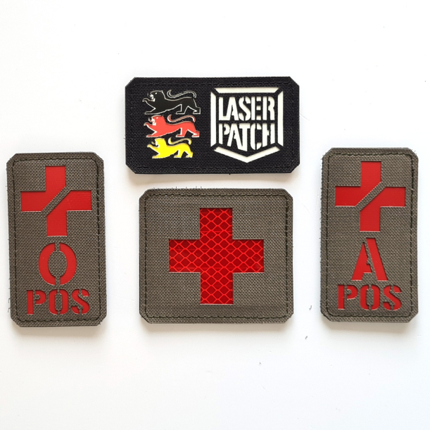 Vertikal Rotes Kreuz mit Blutgruppe - Medizinische Kennung - Lasercut Patch mit Klett