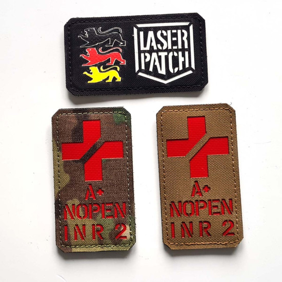 Vertikal Rotes Kreuz mit Blutgruppe - Medizinische Kennung - Lasercut Patch mit Klett